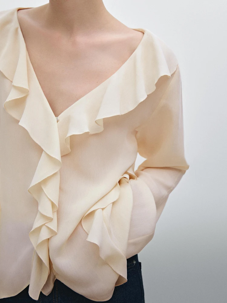 Ruffled blouse with asymmetric hem