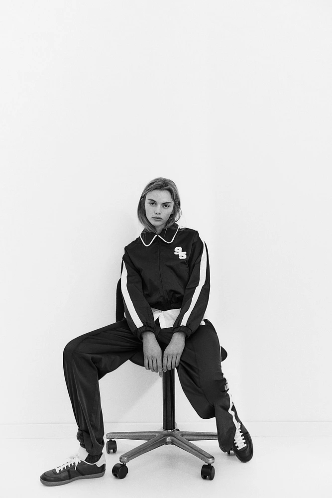 VESTE SATINÉE BANDE LATÉRALE