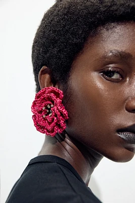 RAFFIA FLOWER SPARKLE EARRINGS