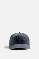 CASQUETTE À VISIÈRE PLATE IMPRIMÉE