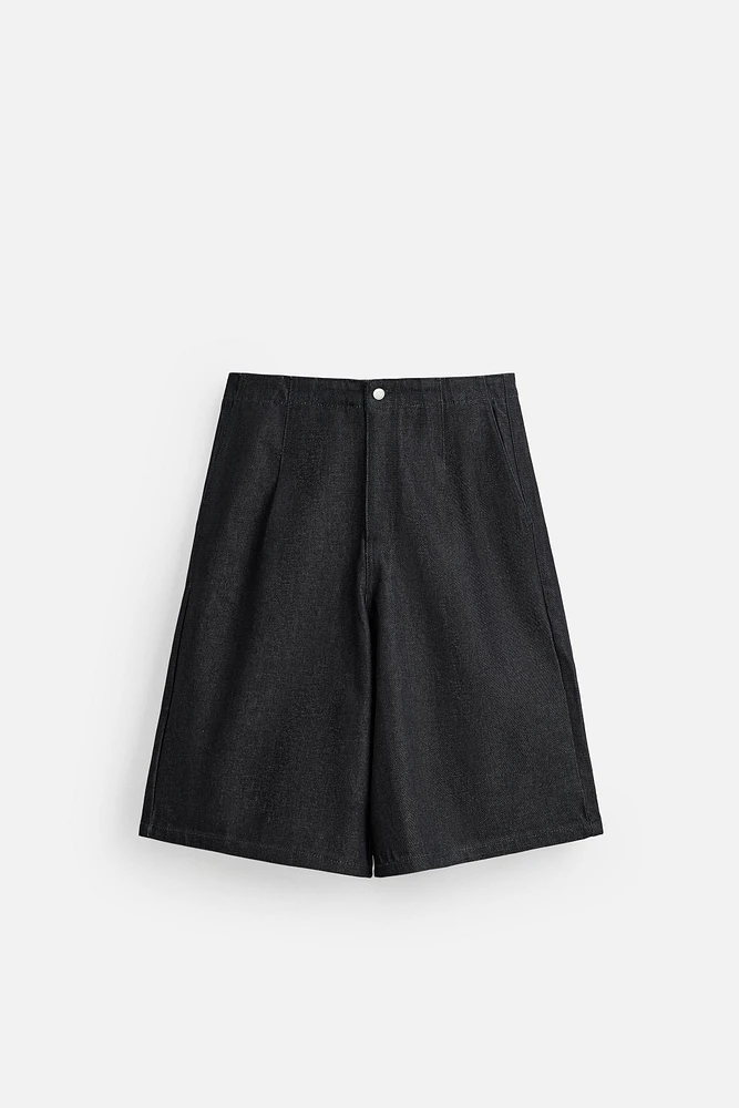 PLEATED WIDE LEG BERMUDA SHORTS