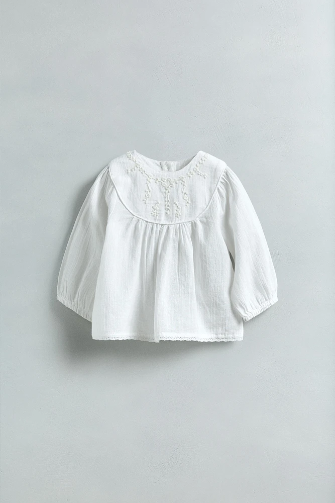 FLORAL EMBROIDERED BLOUSE