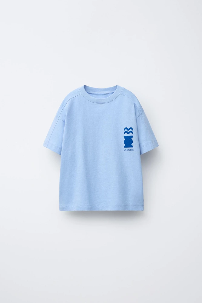 T-SHIRT TEINT EN PIÈCE IMPRIMÉ