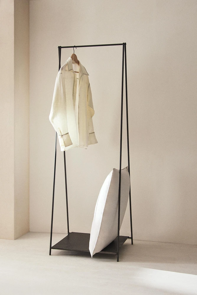 METAL RACK WITH BASE
