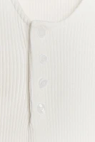 ROBE MI-LONGUE CÔTELÉE À BOUTONS