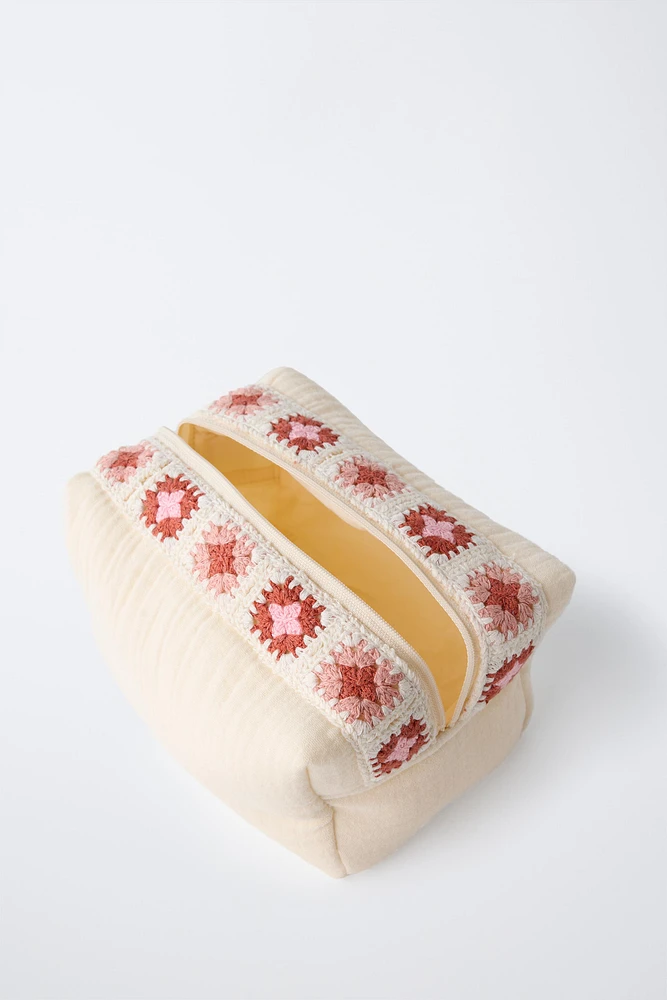 CROCHET TEXTURE TOILETRY BAG