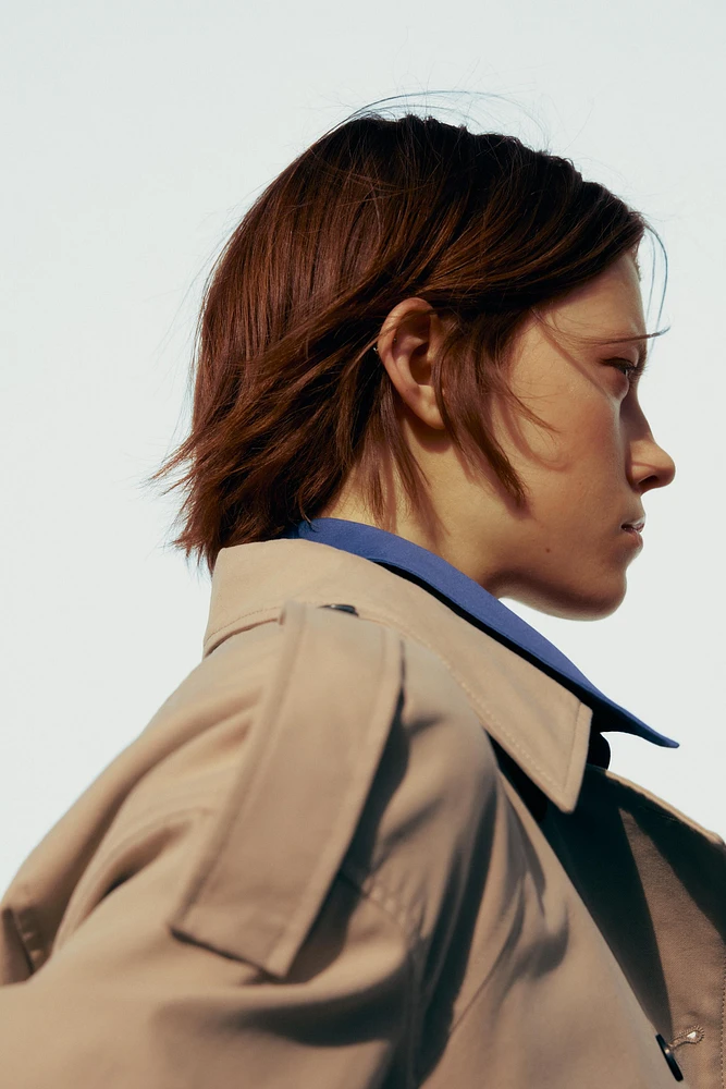 SHORT CAPE TRENCH COAT