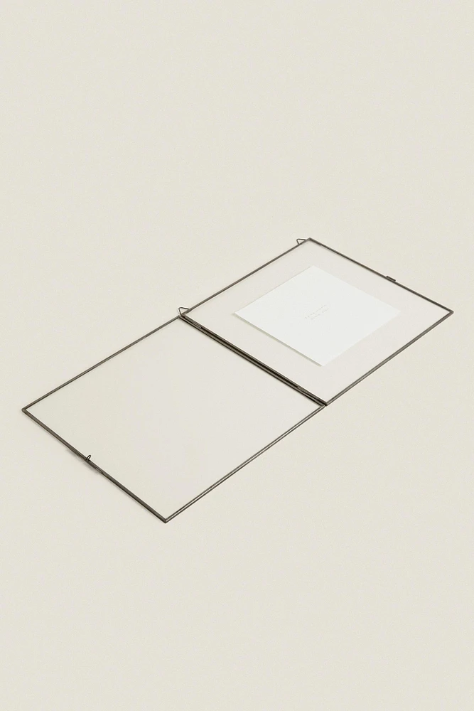 PICTURE FRAME WITH BLACK RIM
