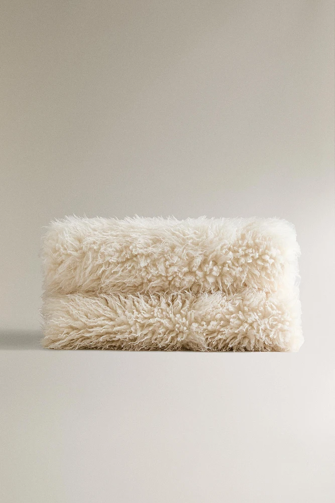 DOUBLE-SIDED FAUX FUR BLANKET