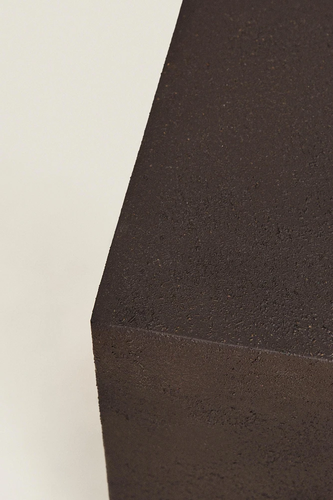 RECTANGULAR METAL PLINTH