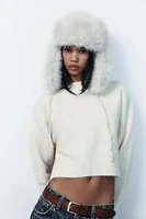 ROUND NECK KNIT SWEATER