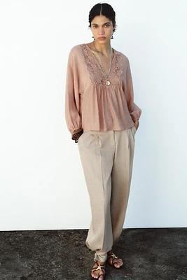 BLOUSE TEXTURÉE AU CROCHET