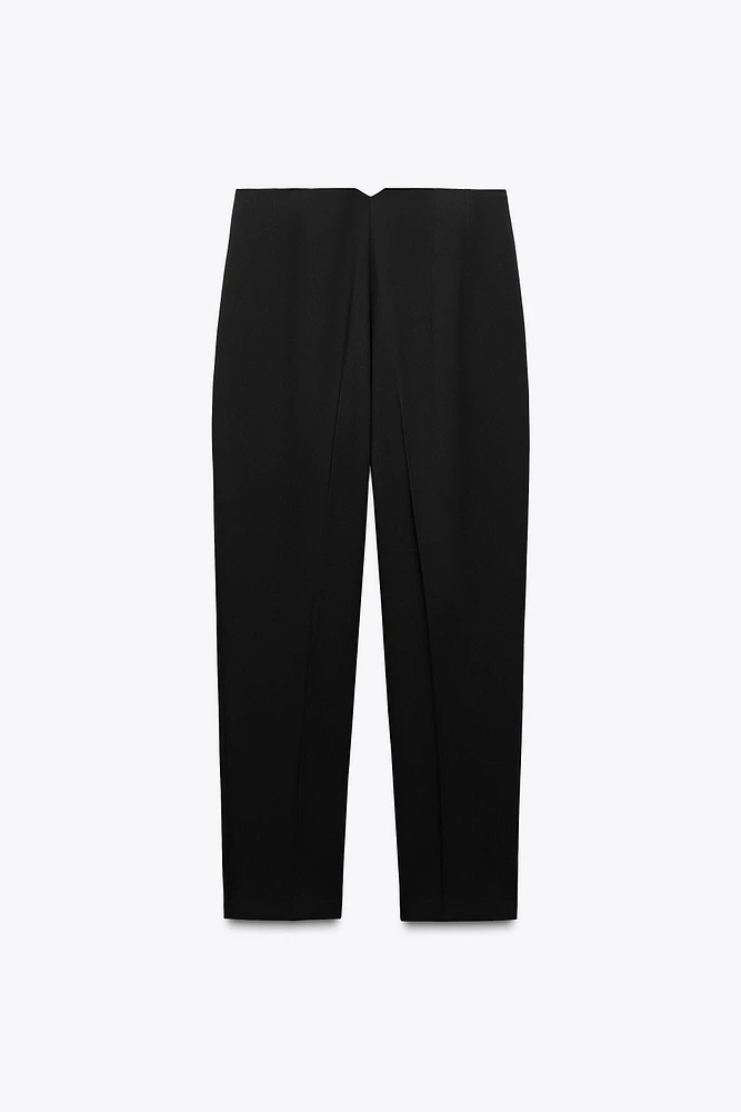 PANTS WITH A HIGH WAIST