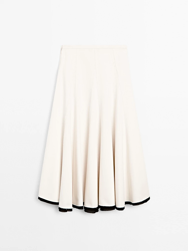 Jupe midi ample détail contrastant