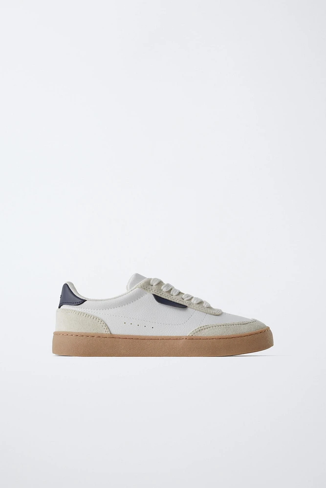 SNEAKERS WITH DETAIL