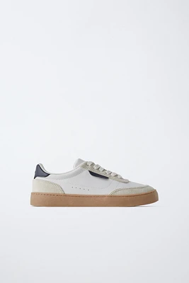 SNEAKERS WITH DETAIL