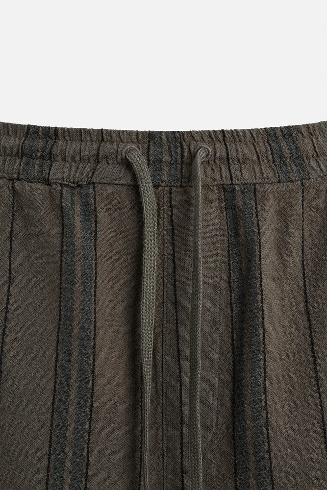 TEXTURED EMBROIDERED SHORTS