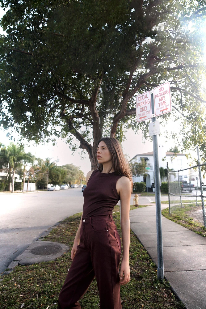 SLEEVELESS RIBBED T-SHIRT