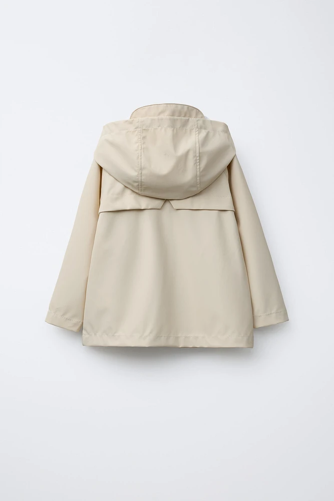 LIGHTWEIGHT WATER REPELLENT RAINCOAT