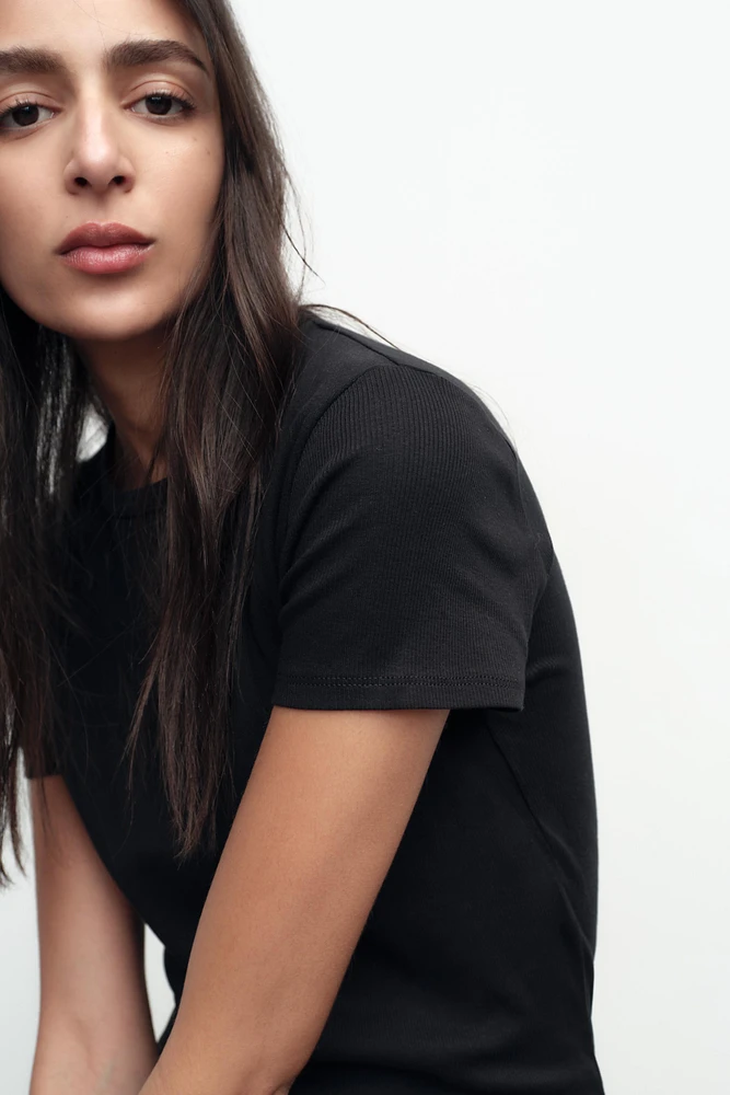 SHORT SLEEVE RIB TOP