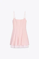 ROBE COURTE EN MATIÈRES VARIÉES À RAYURES