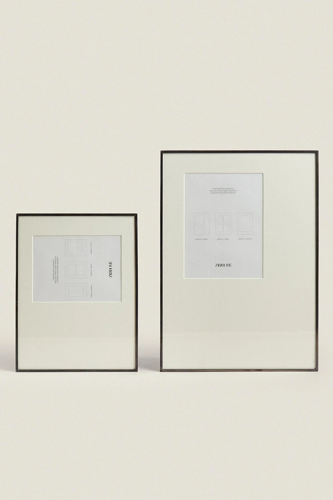 PICTURE FRAME WITH PASSE-PARTOUT