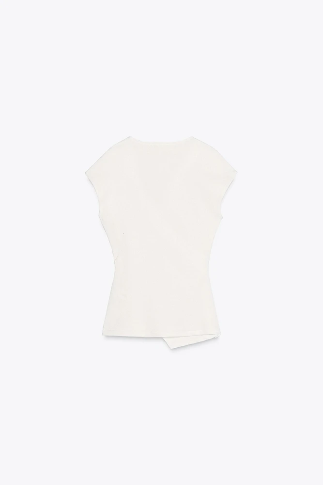 TOP À FERMOIR TEXTURÉ