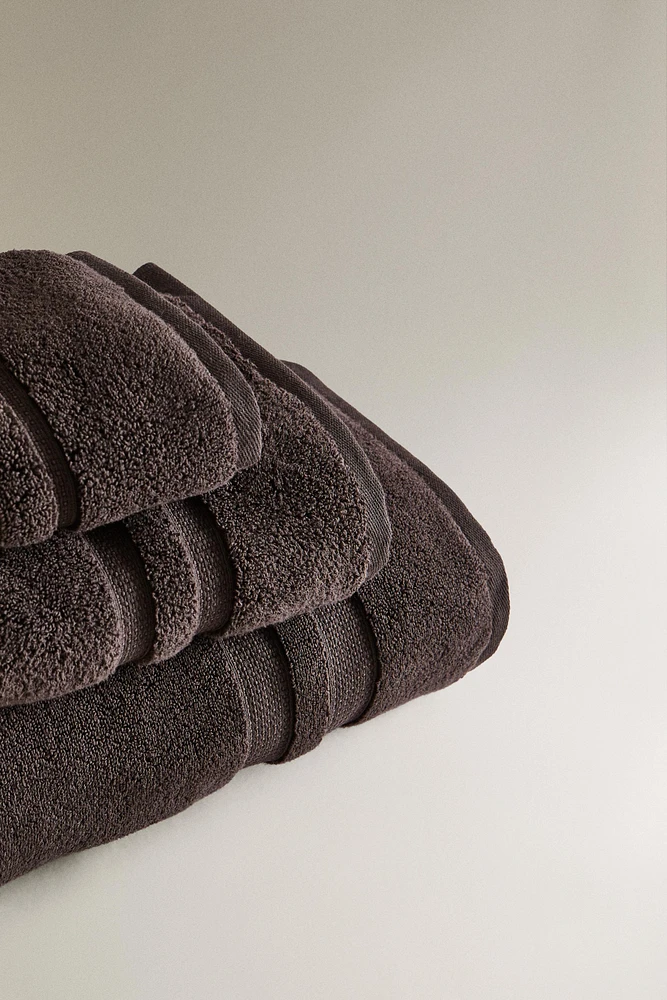 EXTRA SOFT DOUBLE BORDER BATH TOWEL