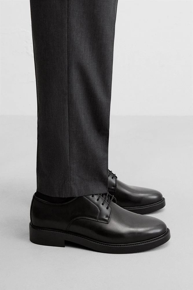 CHAUSSURES HABILLÉES