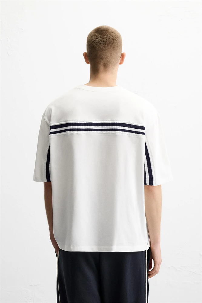 T-SHIRT À BANDE CONTRASTANTE