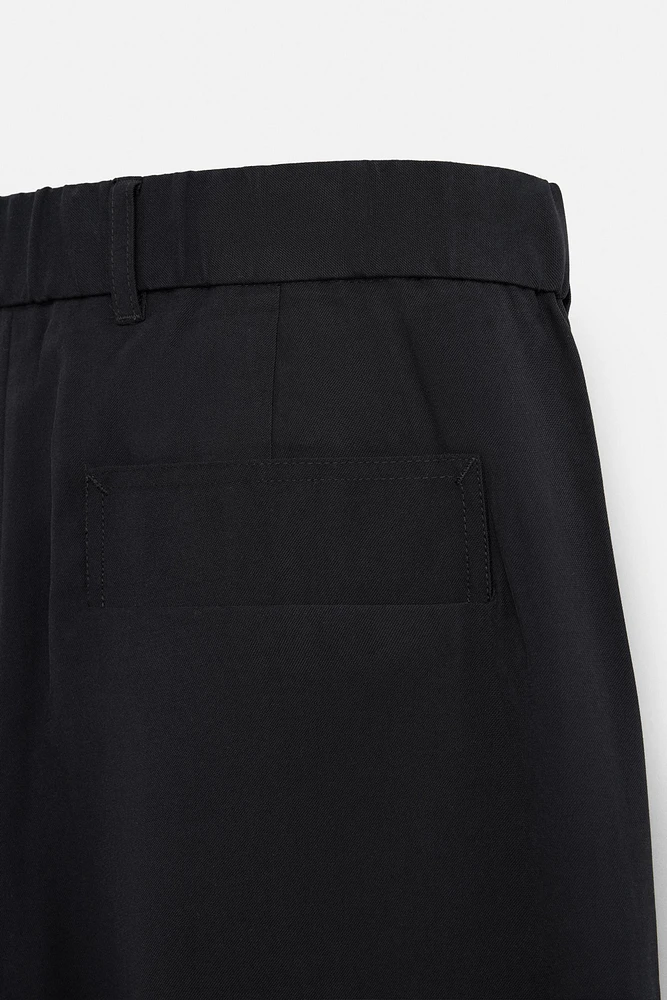 FLOWY PLEATED PANTS