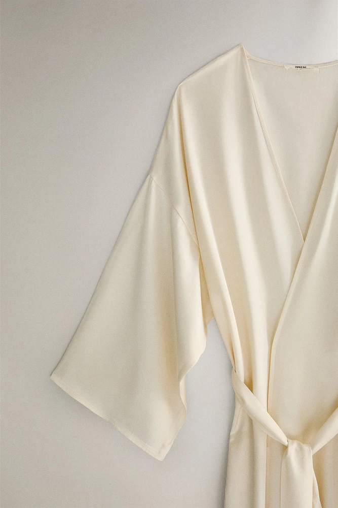 ROBE DE CHAMBRE UNIE EN SATIN