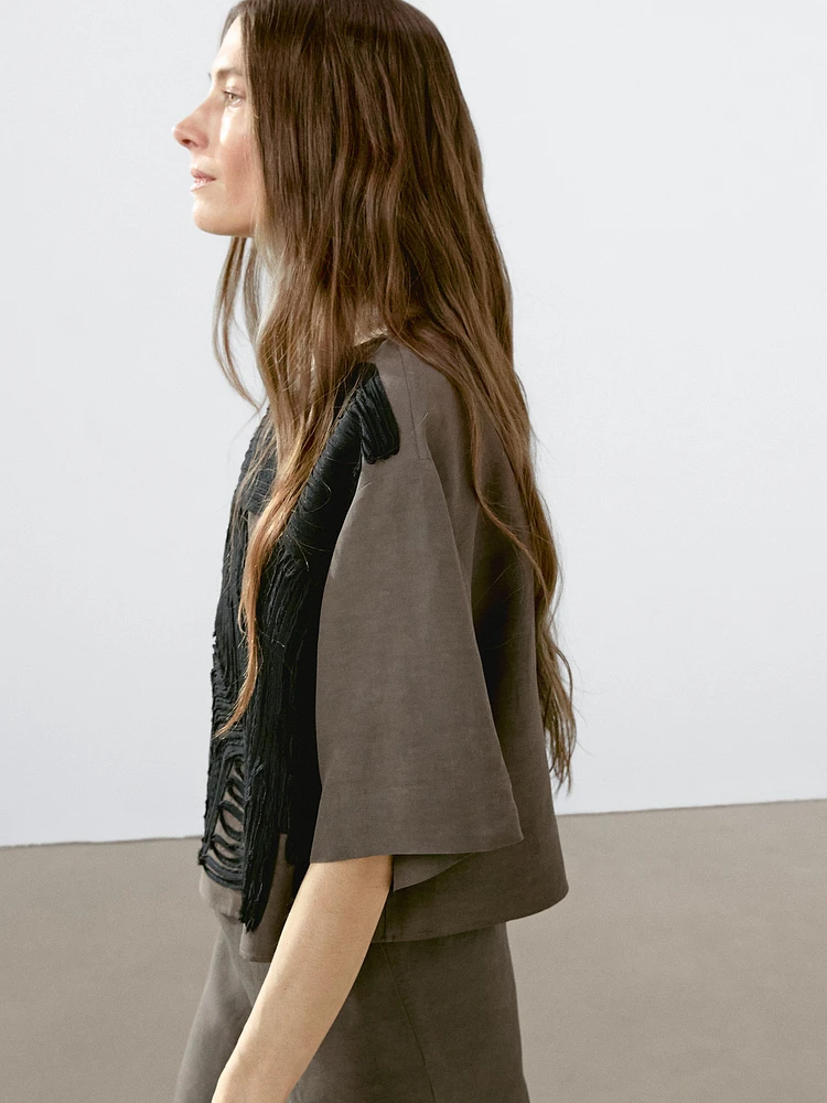 Flowing blouse with contrasting ribbons