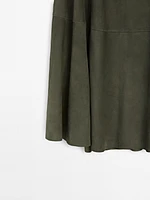 Jupe froncée en cuir finition daim