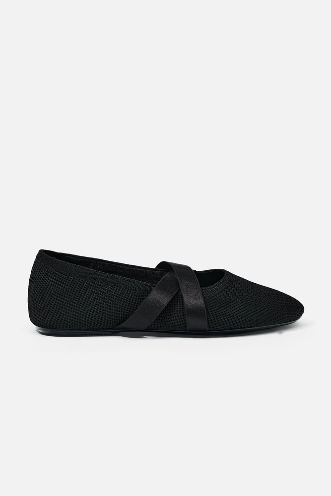 BALLERINES CROISÉES EN TISSU