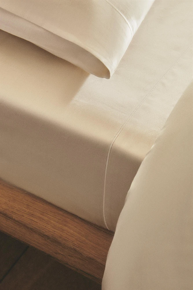 SATEEN FLAT SHEET WITH FESTOON DESIGN (300 THREAD COUNT)