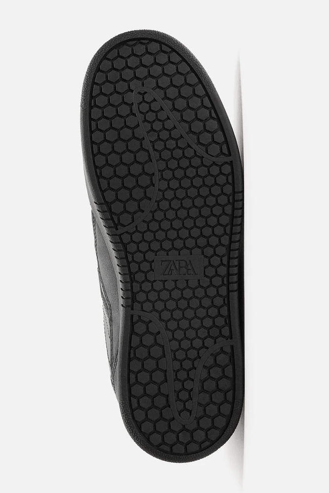 LACELESS SNEAKERS