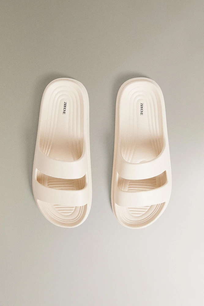 RUBBERIZED FLATFORM SANDALS