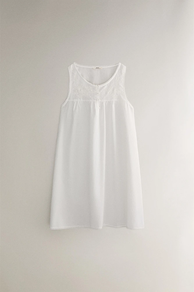 EMBROIDERED COTTON NIGHTGOWN