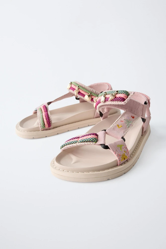 SANDALES CASUAL DÉTAILS