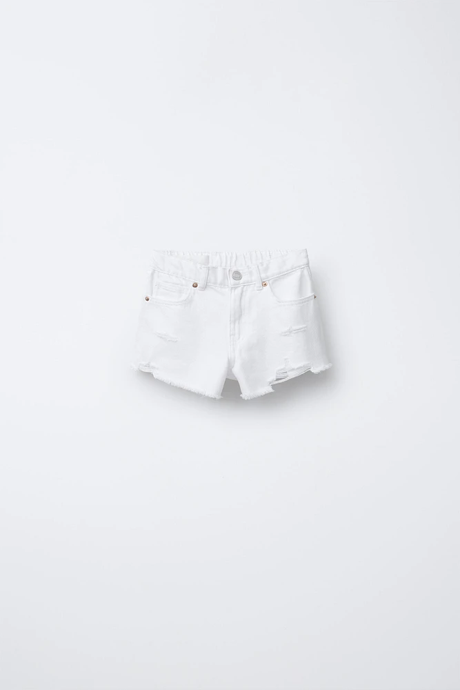 SHORT EN DENIM DÉCHIRÉ