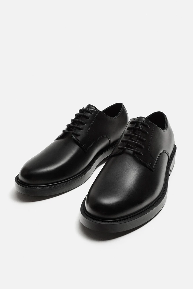 CHAUSSURES HABILLÉES