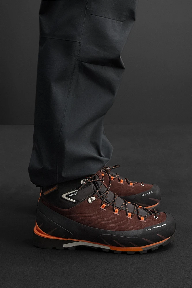 MOUNTAIN BOOTS
