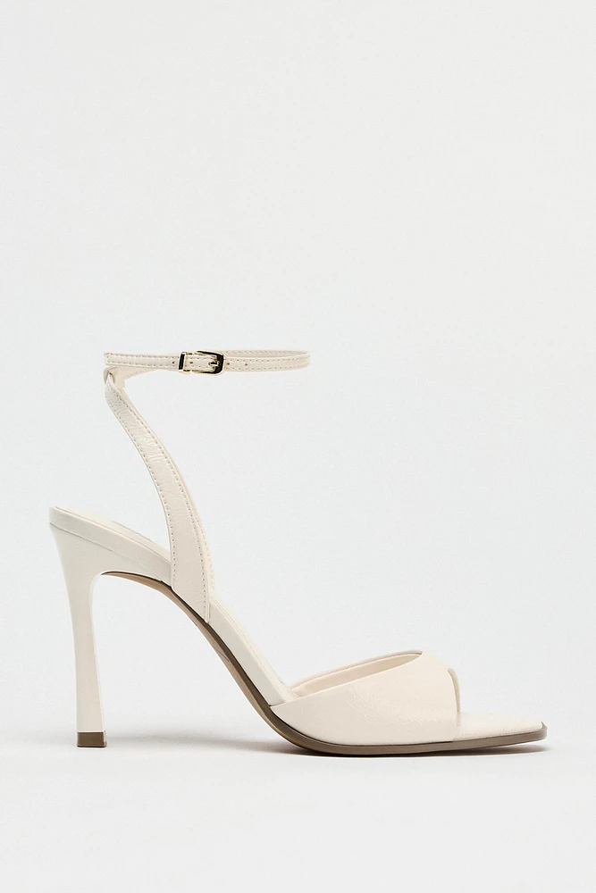 SANDALES VERNIES À TALONS