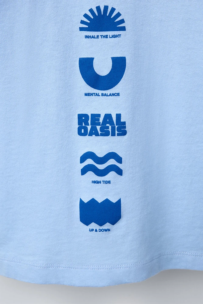 T-SHIRT TEINT EN PIÈCE IMPRIMÉ