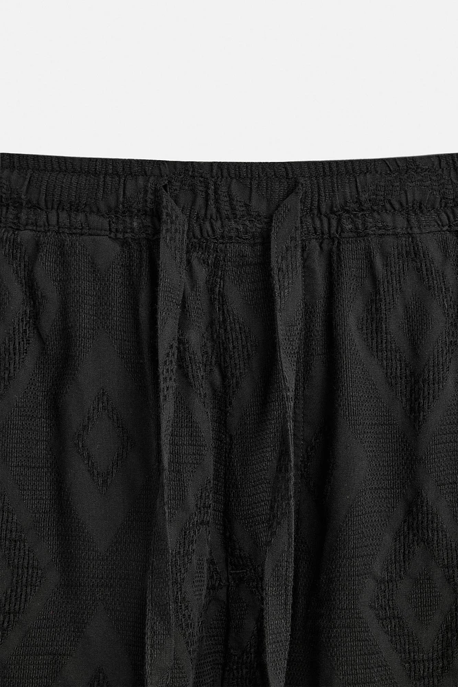 SHORT EN JACQUARD GÉOMÉTRIQUE