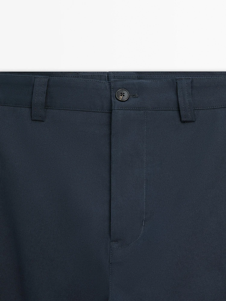 Pantalon slim en coton mélangé.