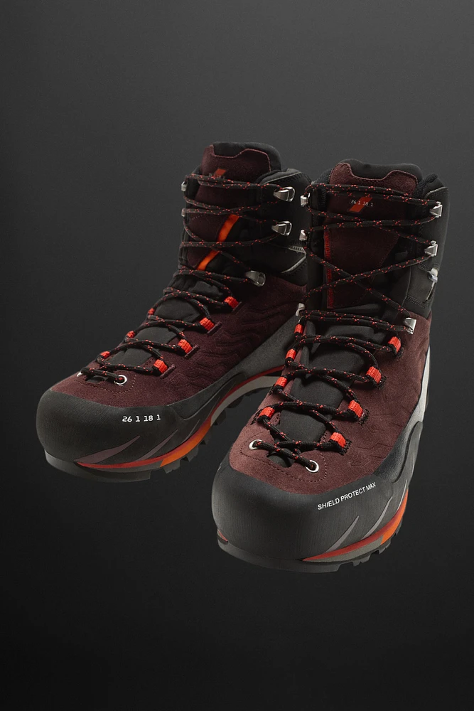 MOUNTAIN BOOTS