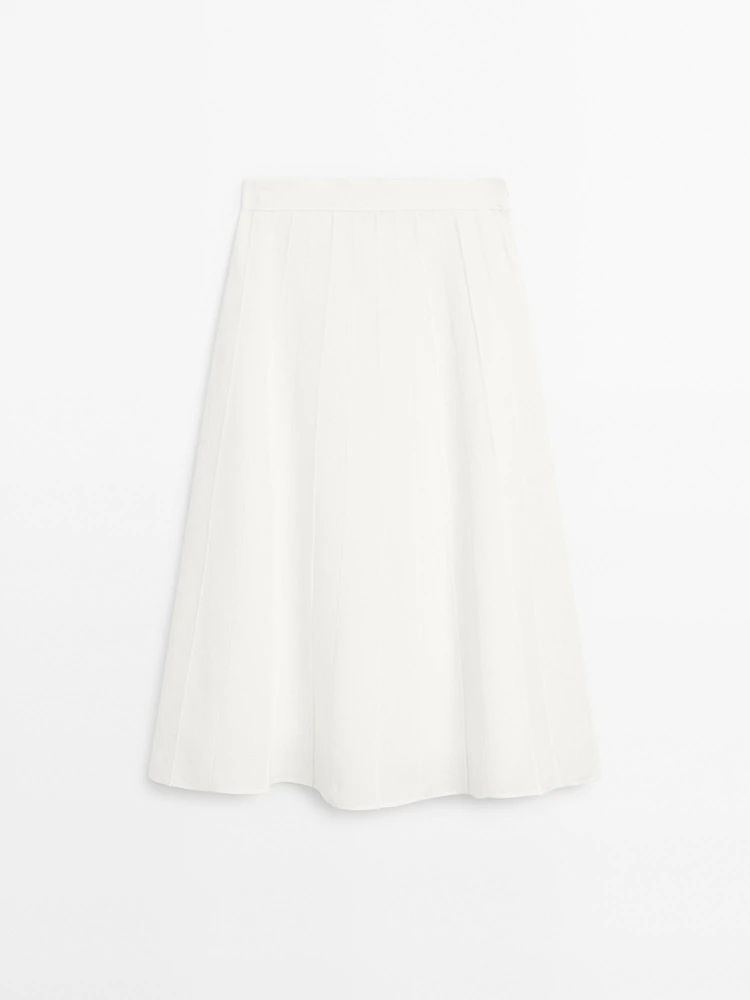 Jupe midi ample avec coutures marquées
