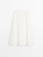 Jupe midi ample avec coutures marquées